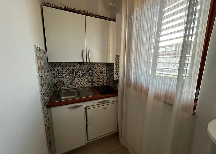 And Sinka Πανσιόν Biograd Na Moru